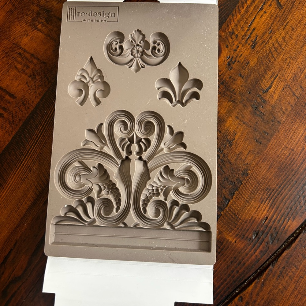 Redesign by Prima “Bridgeport Irongate” Decorative Moulds Mold - Picture 2 of 3